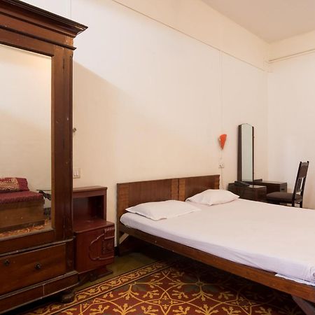 Bed And Breakfast At Colaba Bombay Exterior foto
