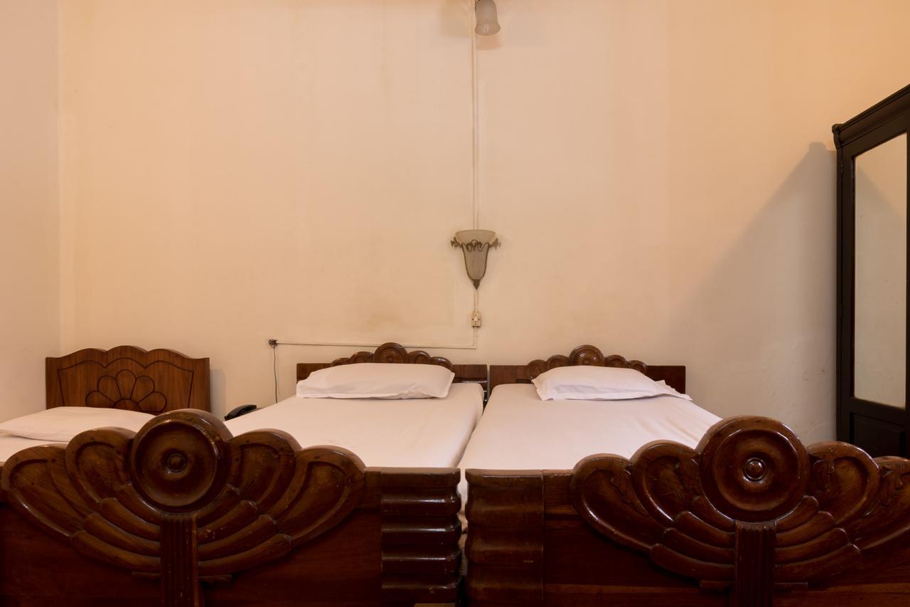 Bed And Breakfast At Colaba Bombay Exterior foto