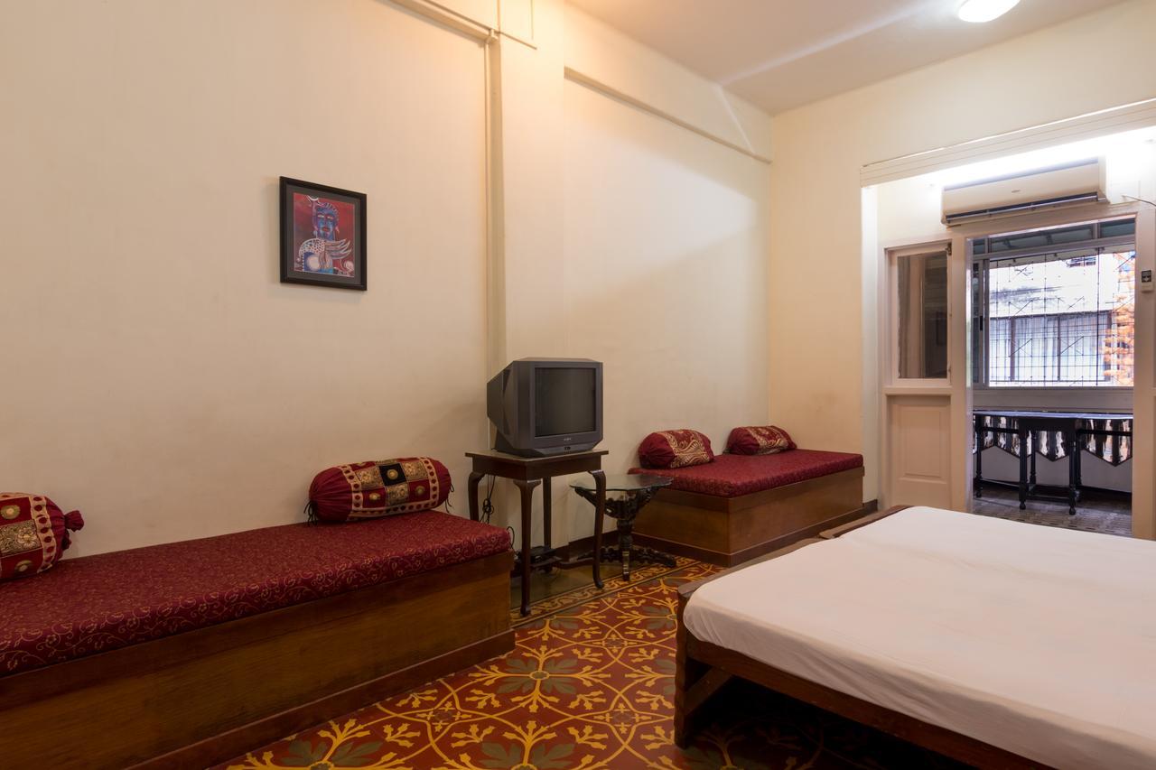Bed And Breakfast At Colaba Bombay Exterior foto