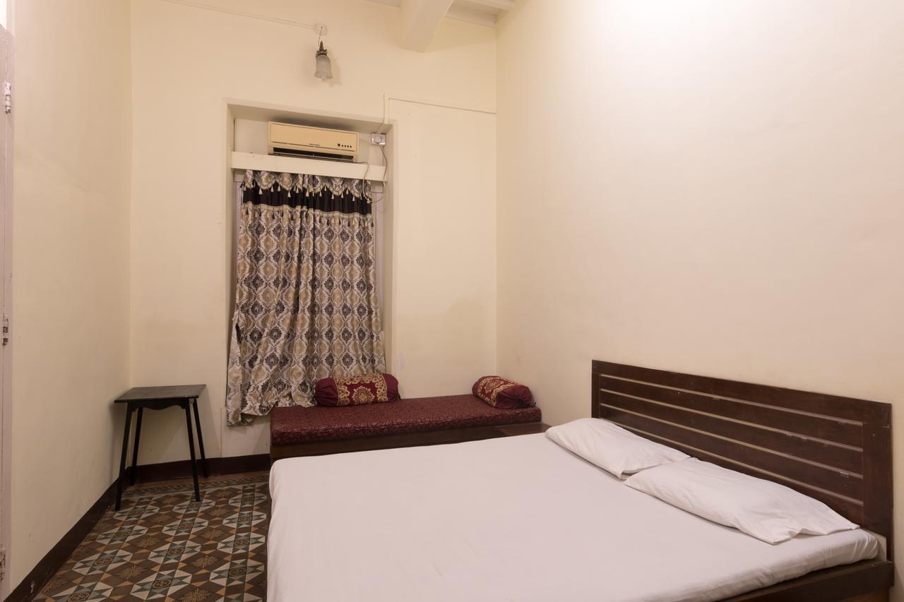 Bed And Breakfast At Colaba Bombay Exterior foto